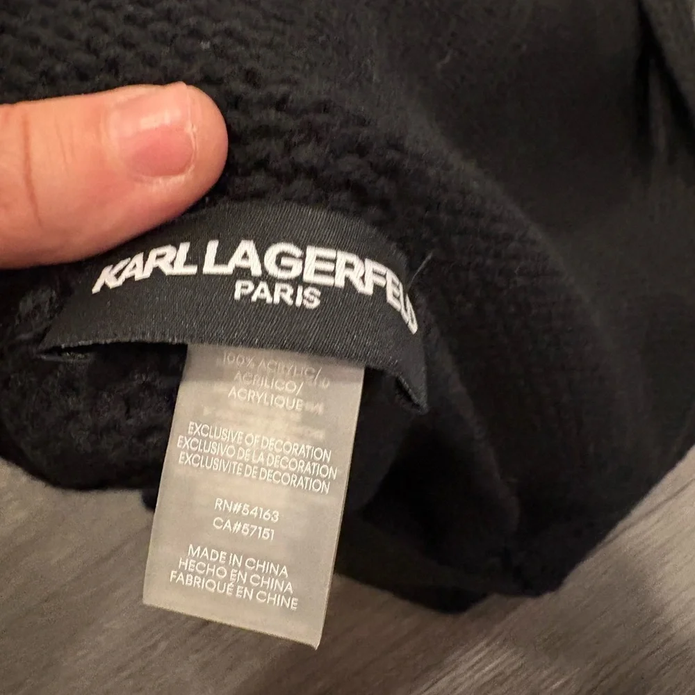 Karl Lagerfeld no noted